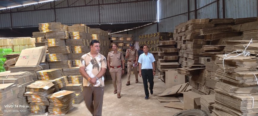 पुलिस और प्रशासन की संयुक्त टीम ने पटाखा गोदामों का किया औचक निरीक्षण
